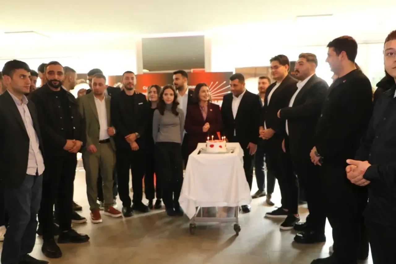 CHP Darıca’da Gençlik Rüzgarı: 103 Yeni Üyeye Rozet