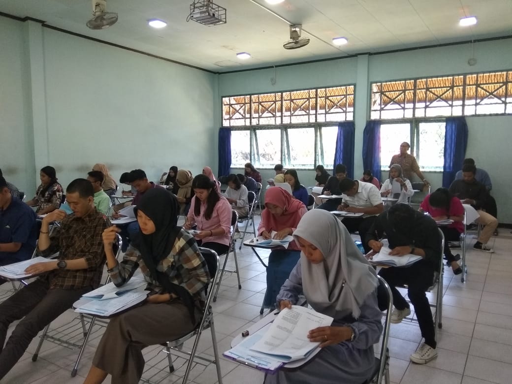Ia menjelaskan untuk jalur snmptn dan sbmptn ditentukan oleh pusat, sedangkan penyebutan jalur mandiri masuk jalur lainnya dan ditentukan . Pelaksanaan Seleksi Jalur Mandiri Untan Berlangsung Tertib Mimbar Untan