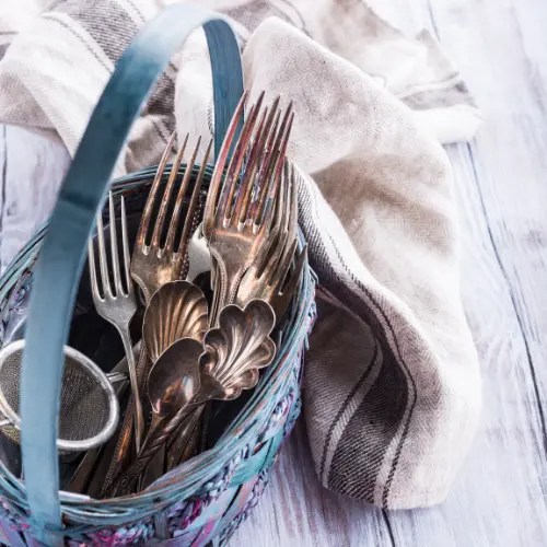 cómo decorar una cesta de mimbre