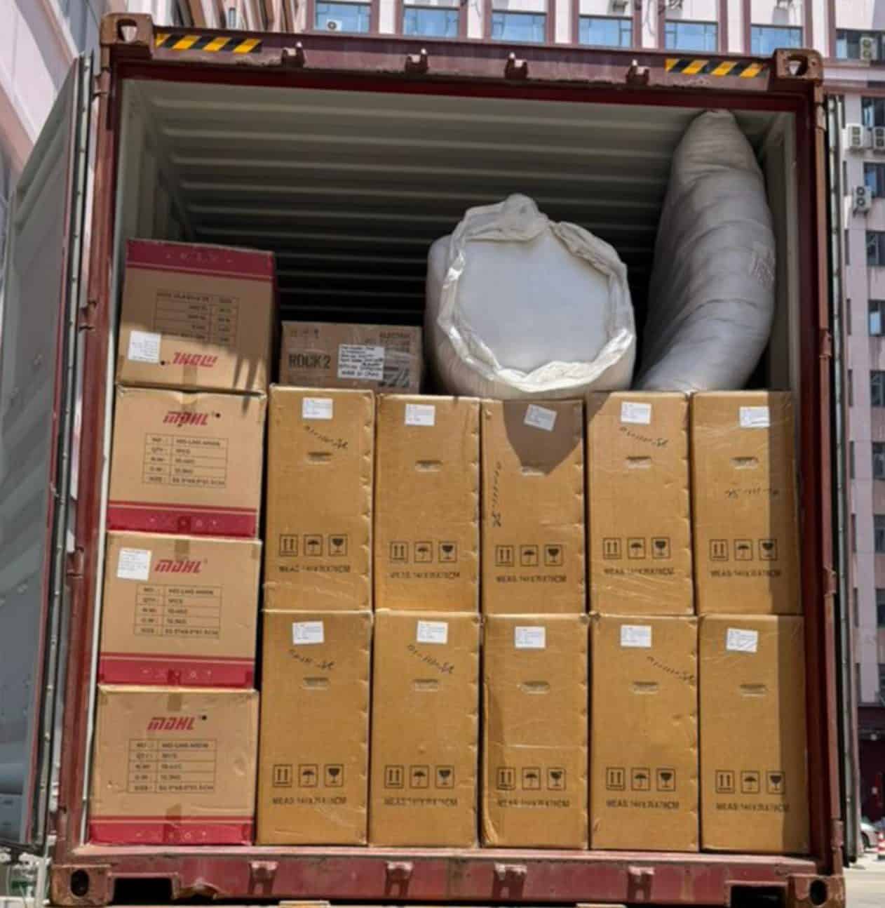 Abastecimiento de un contenedor completo procedente del mercado de Yiwu: contenedor de 40 pies (GP) cargado y listo para la exportación