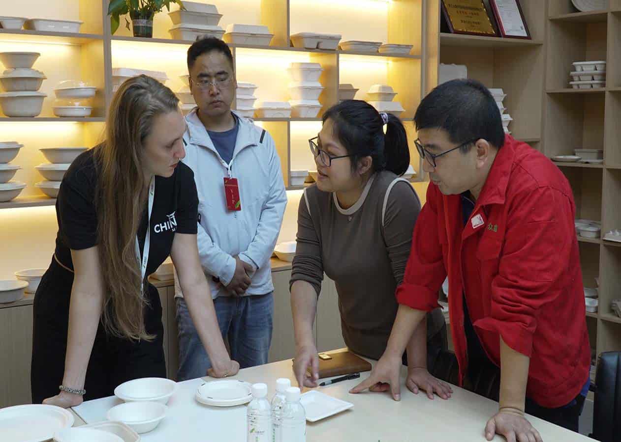 China sourcing company coordinating suppliers for a retail order