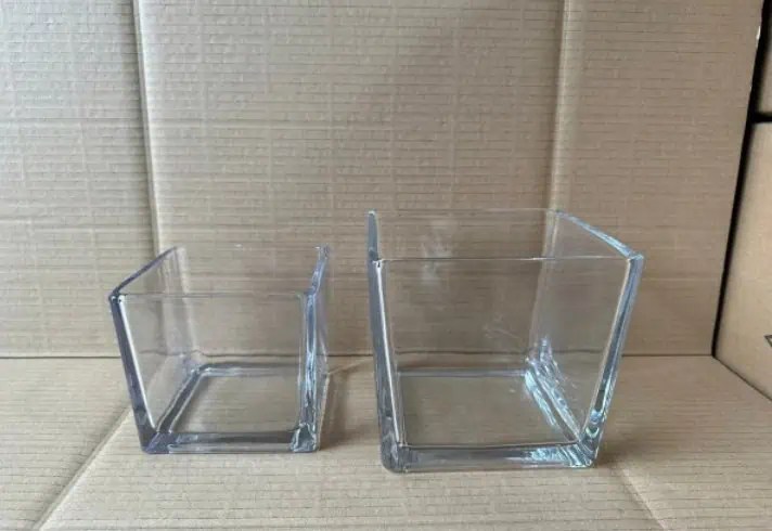 Muestras de cristalería adecuadas del nuevo proveedor de China: jarrones de cristal cuadrados de lados planos que se ajustan exactamente a las especificaciones del producto del cliente