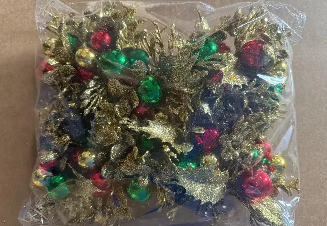 Christmas glitter picks packed loose in a clear polybag as inner packaging
