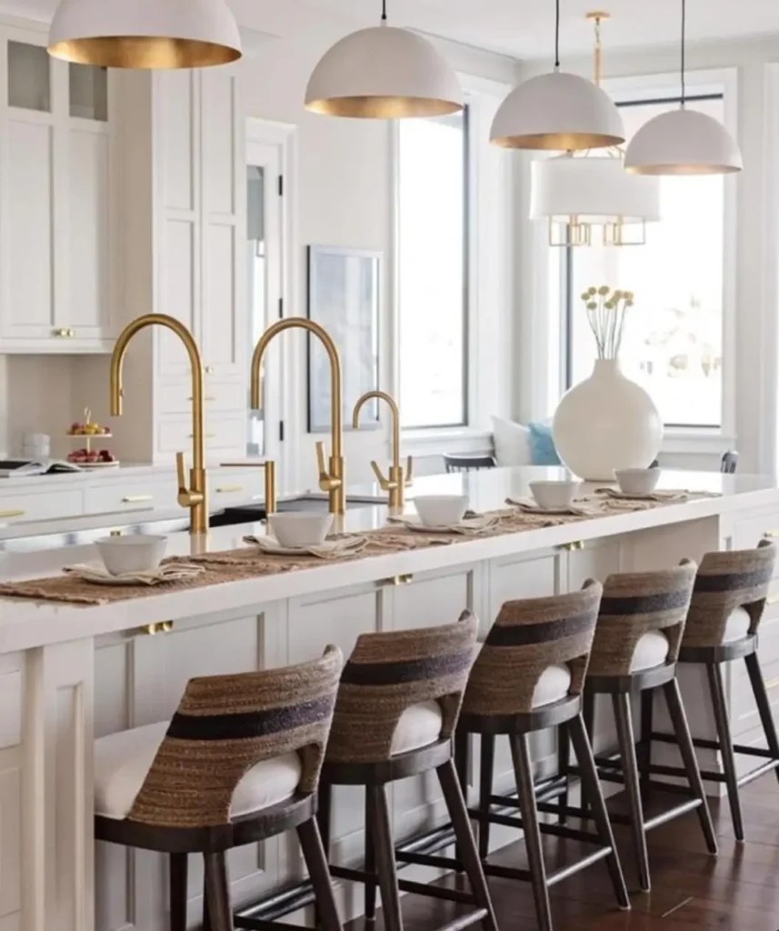 How to Choose the Right Pendant Lights for Your Kitchen Island 16 cluster pendant lights over long kitchen island 1