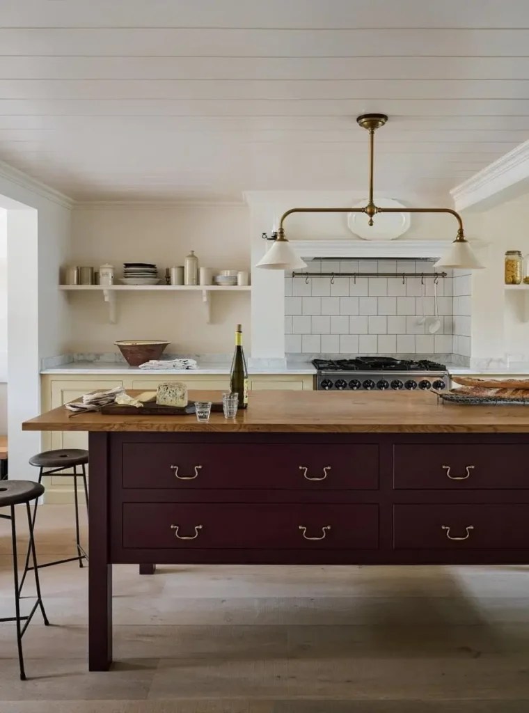 How to Choose the Right Pendant Lights for Your Kitchen Island 15 linear pendant lights kitchen island 1