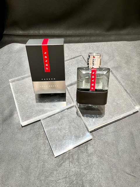 プラダ　ルナロッサカーボン　香水　ボトル写真