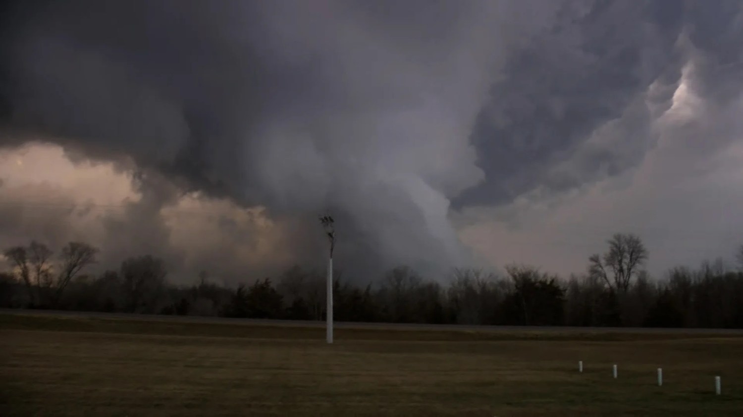 pix Tornado Warning Wisconsin Now minnesota weather heavy snow keeps