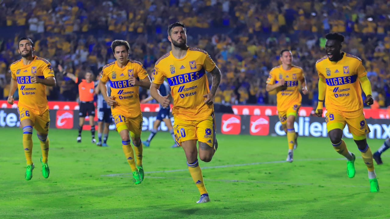 Tigres consigue polémica ventaja ante Pachuca