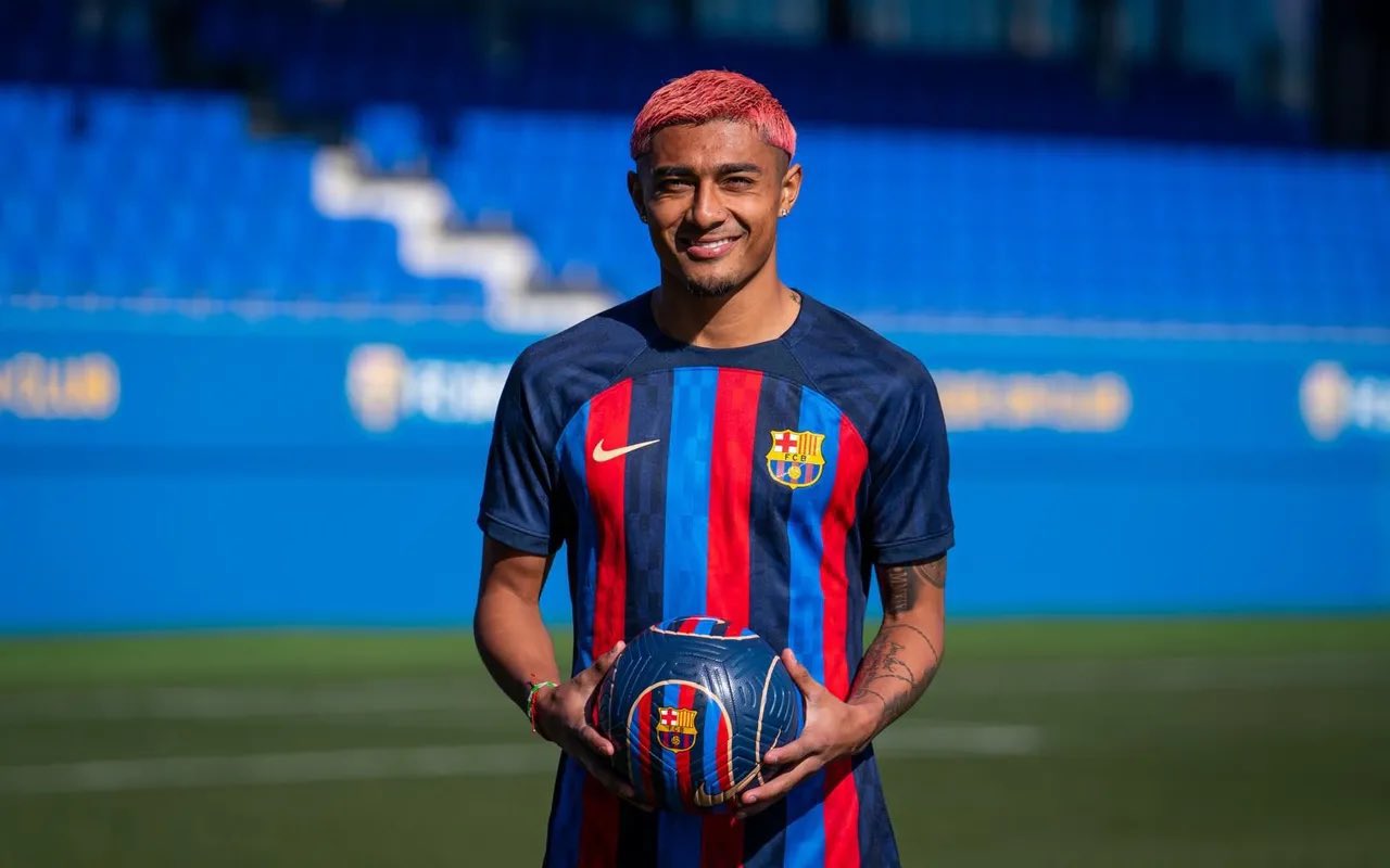 Julian Araujo completa su fichaje con Barcelona
