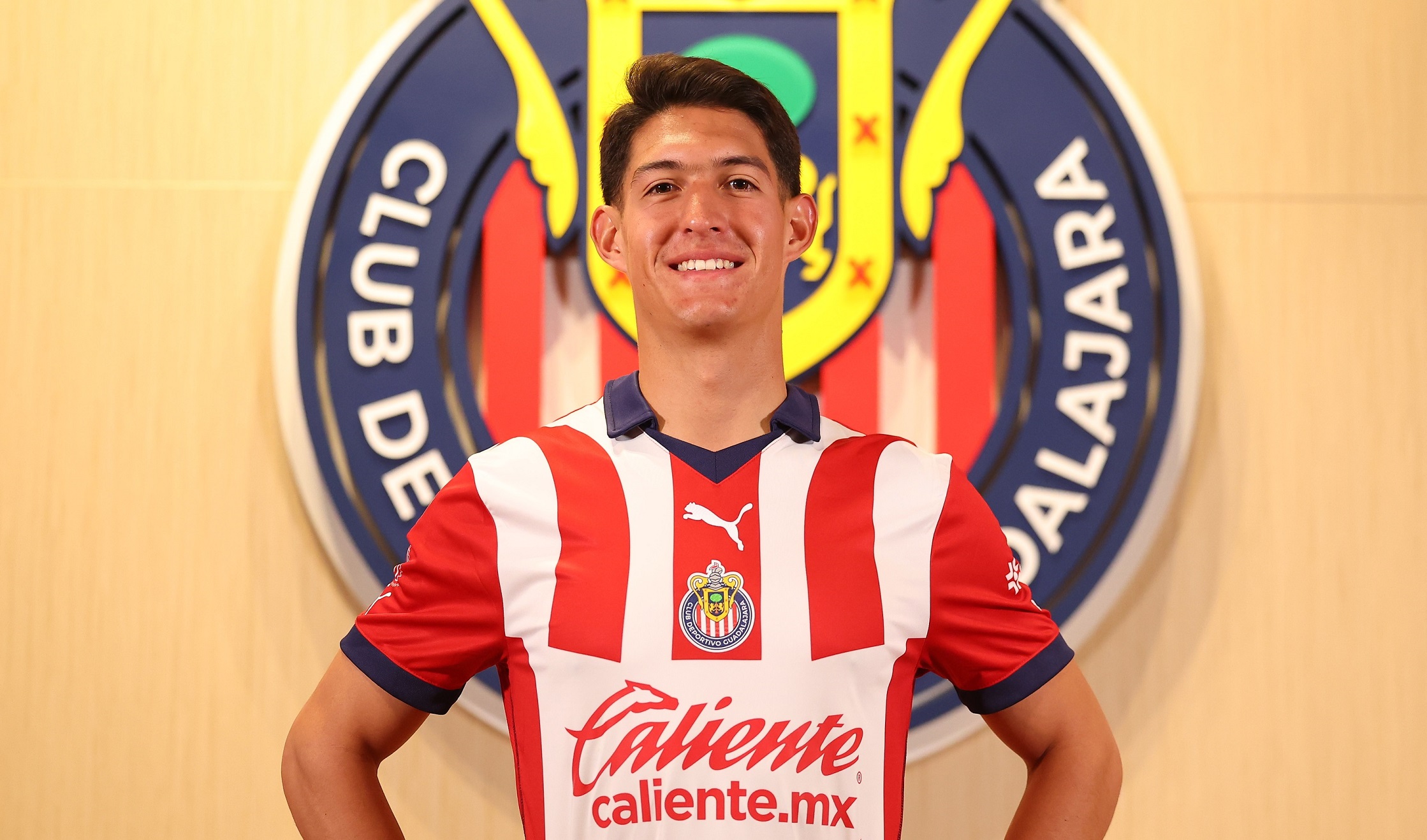 Chivas oficializa el fichaje de José Castillo