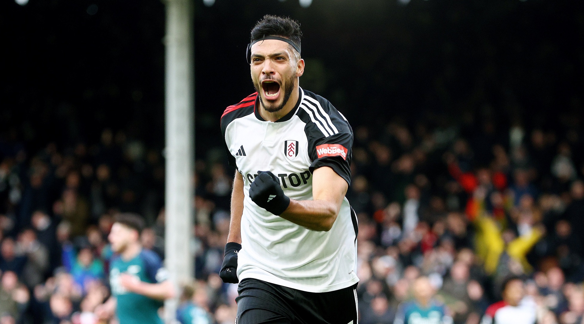 Raúl Jiménez cierra el 2023 anotando en triunfo del Fulham