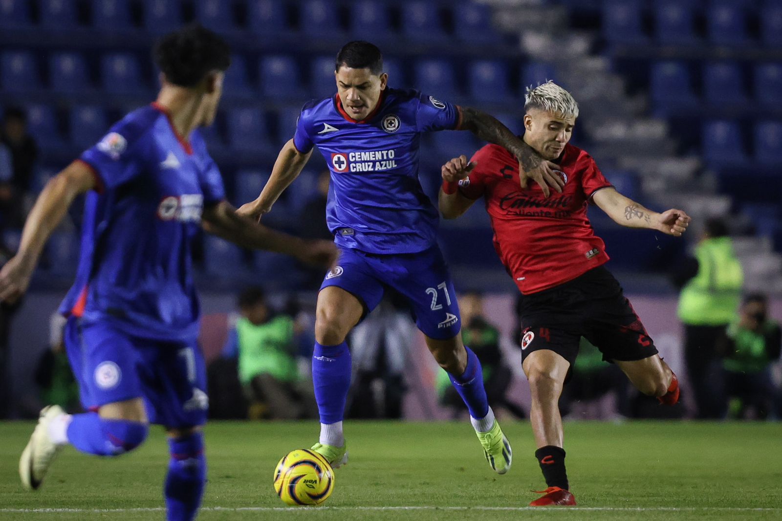 Cruz Azul vence por la mínima a Xolos en casa
