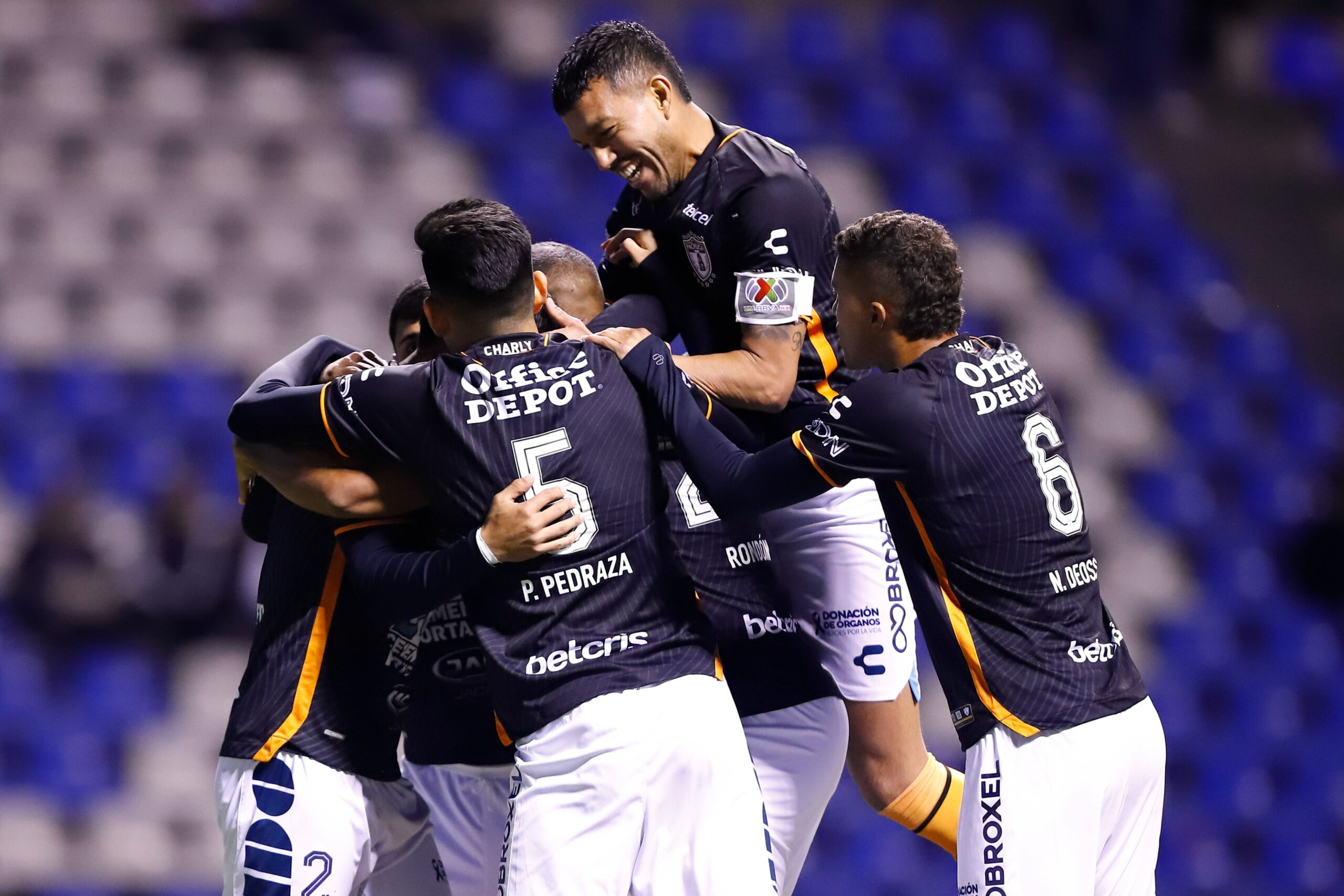 Pachuca golea y se lleva los tres puntos de Puebla