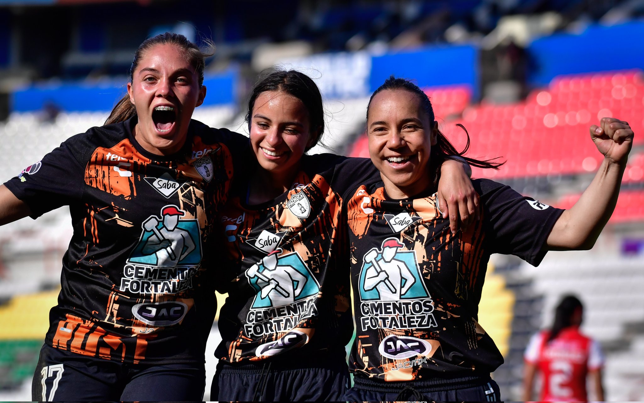 Pachuca Femenil se impone sin problemas a Chivas