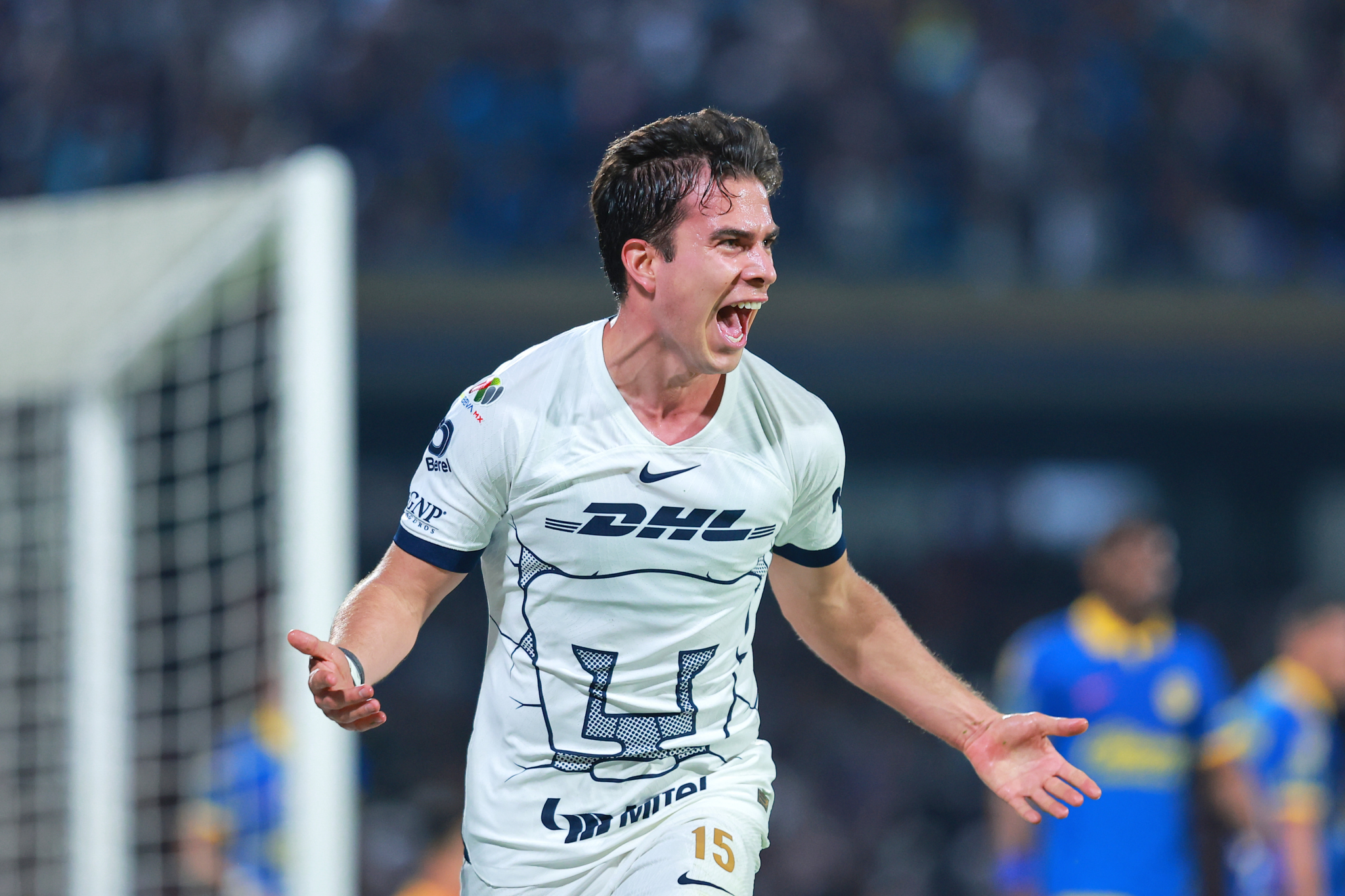 Pumas remonta al América en el Clásico Capitalino