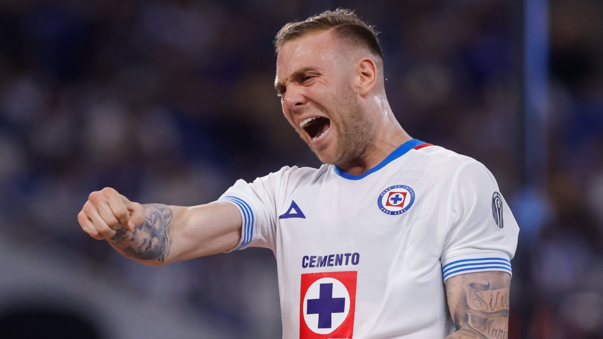 Cruz Azul golea a Rayados en el BBVA
