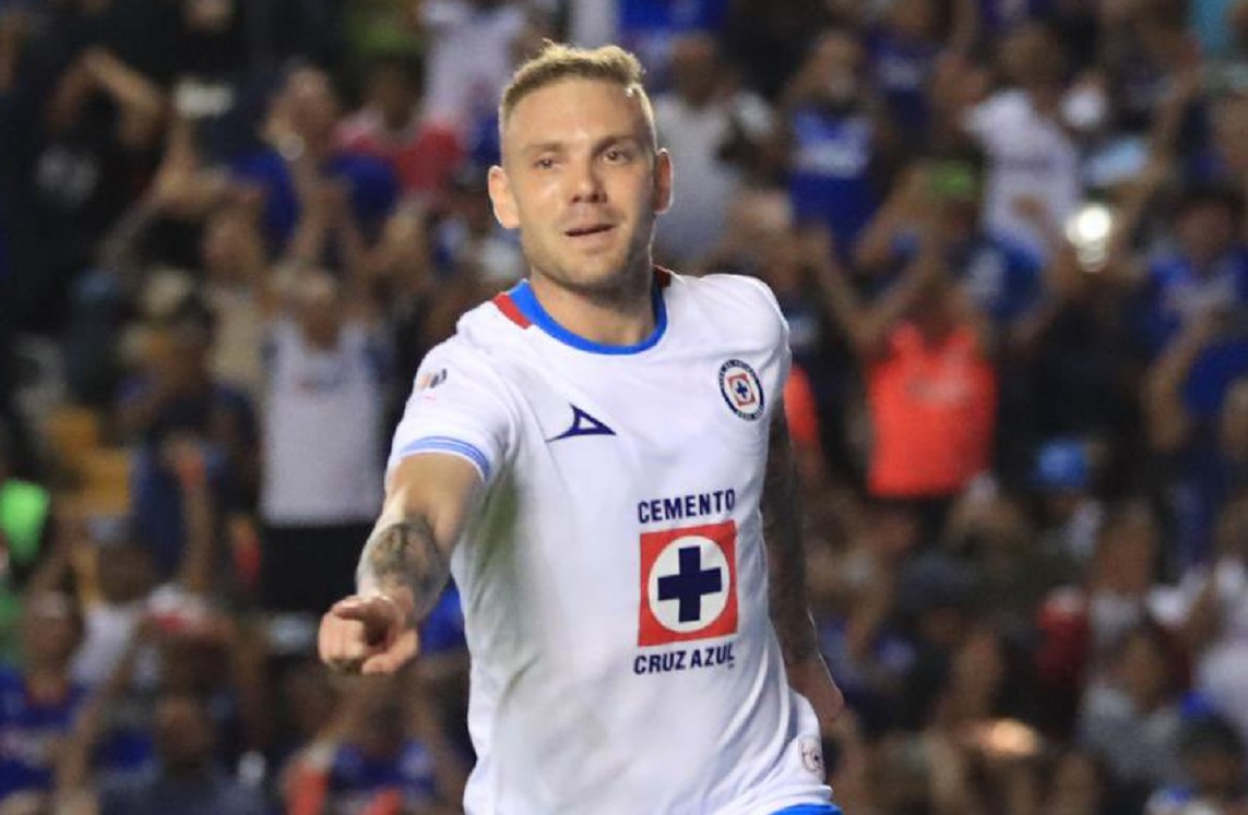 Cruz Azul sufre, pero vence en Querétaro