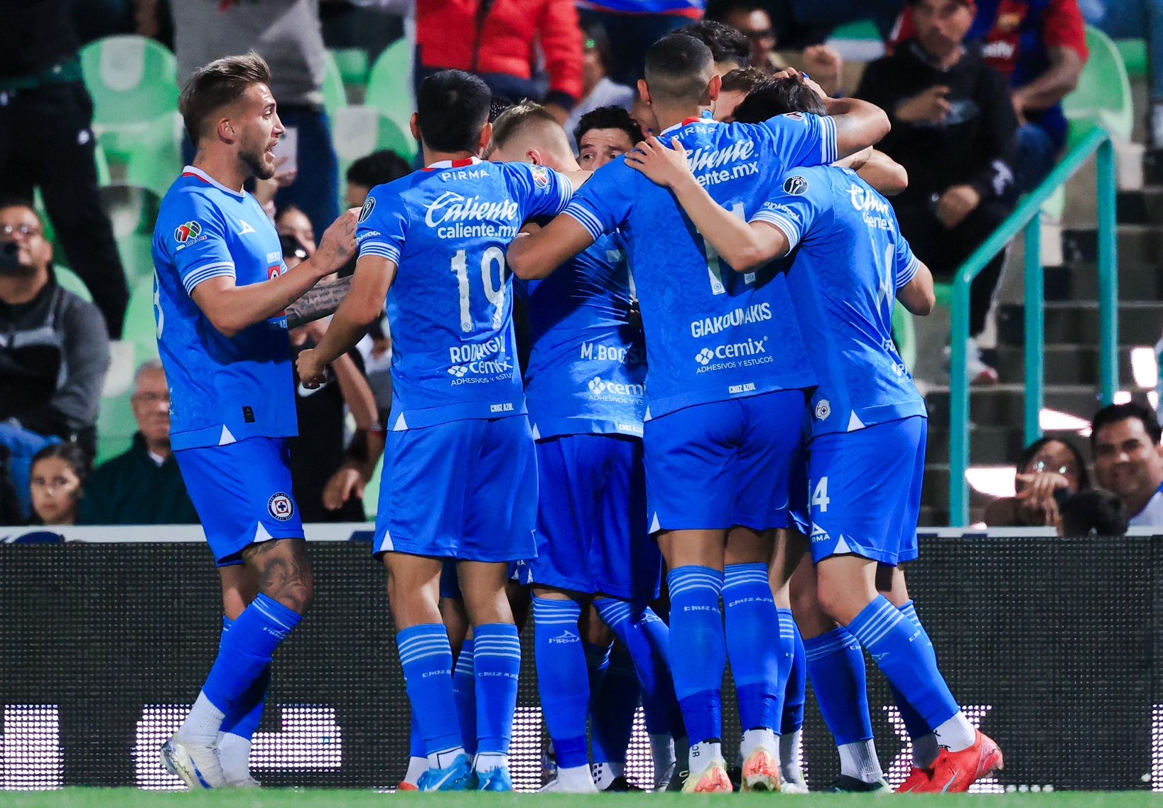 Cruz Azul consigue apretado triunfo frente a Santos
