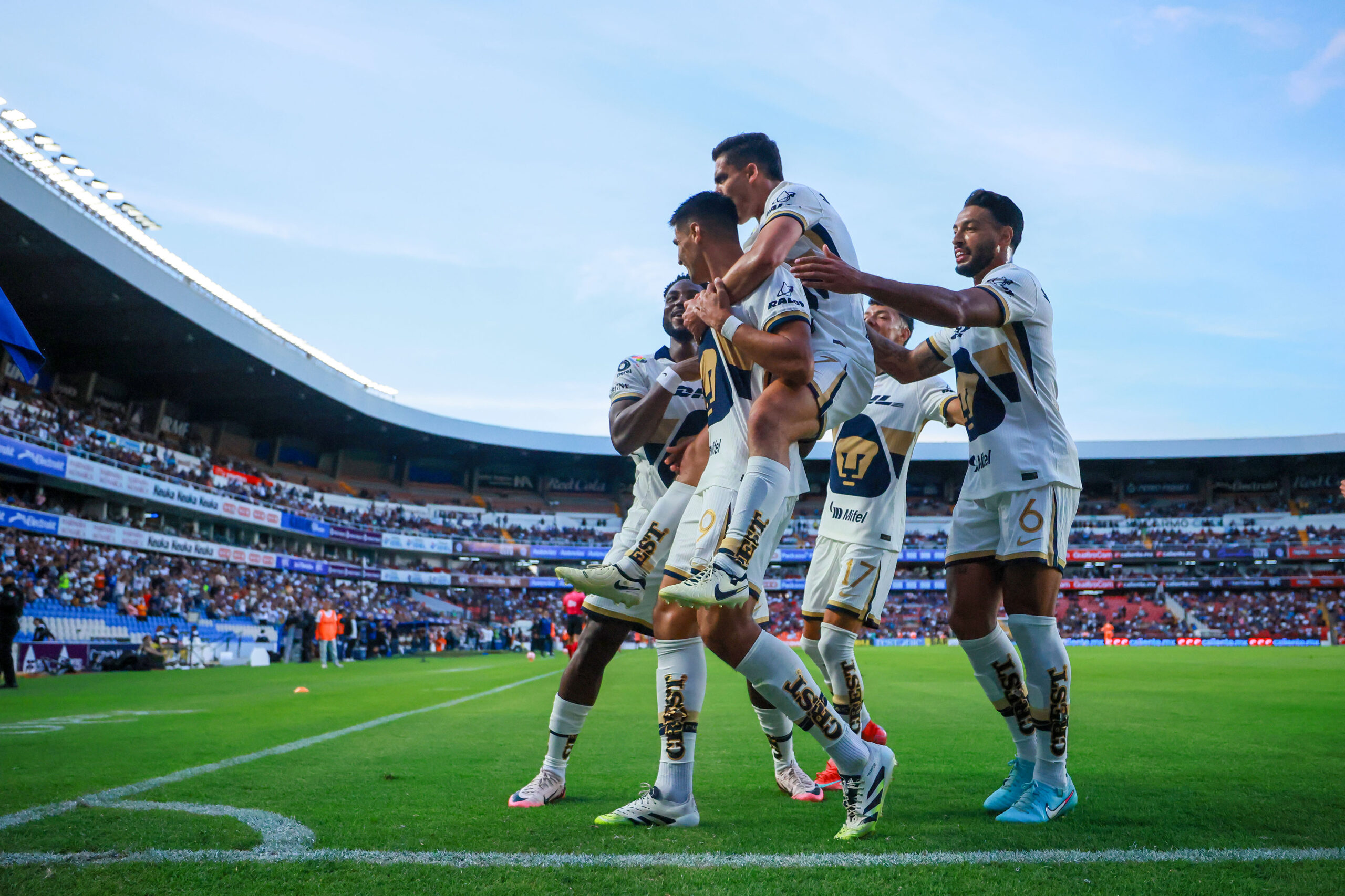 Triunfal debut de Keylor Navas con Pumas