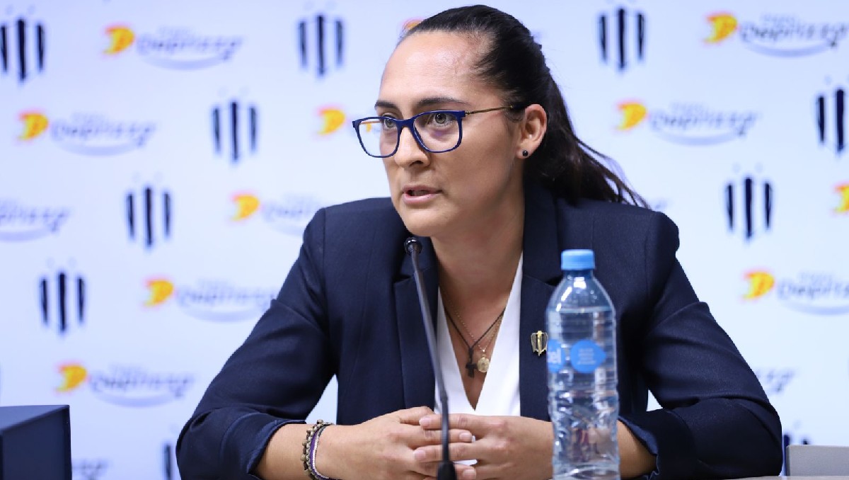 Amelia Valverde es destituida del banquillo de Rayadas