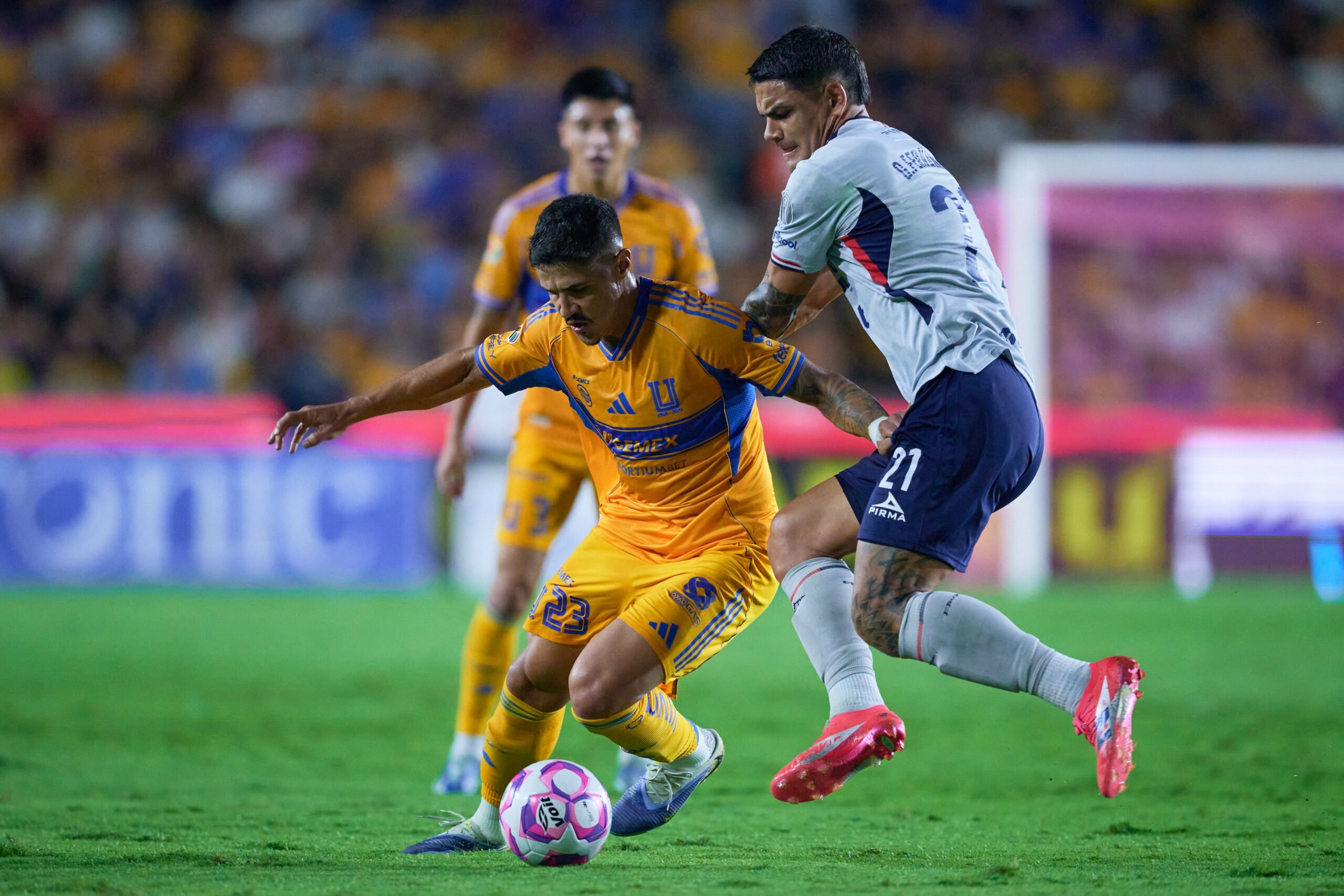 Cruz Azul rescata un dramático empate ante Tigres