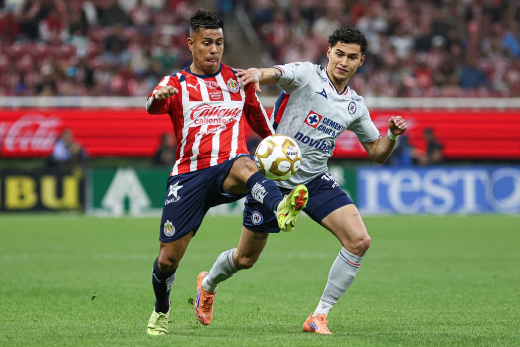 Chivas y Cruz Azul dejan abierta la serie para la vuelta