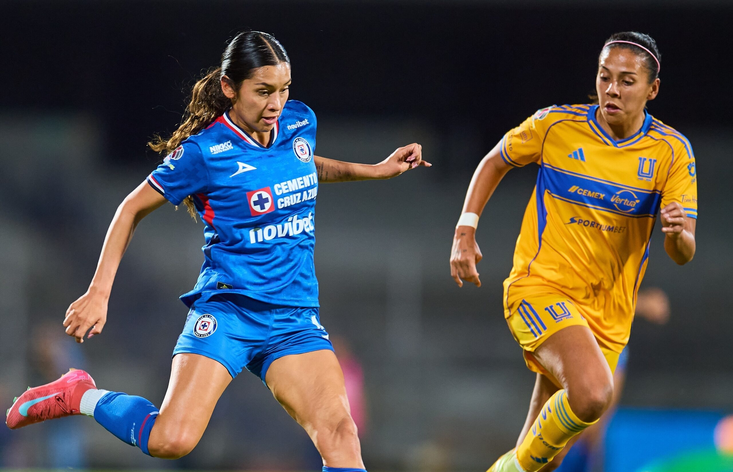 Cruz Azul rescata valioso empate ante Tigres en la ida