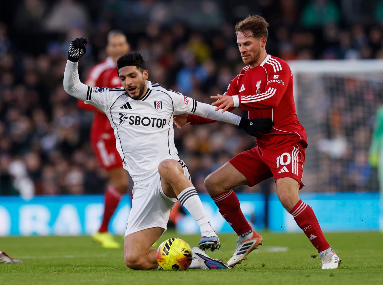 Sorprendente asistencia de Raúl Jiménez en empate del Fulham