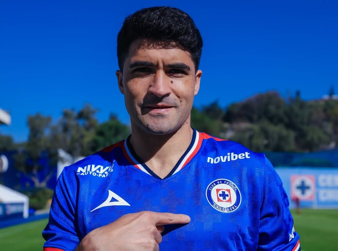 Nicolás Ibáñez es nuevo delantero de Cruz Azul