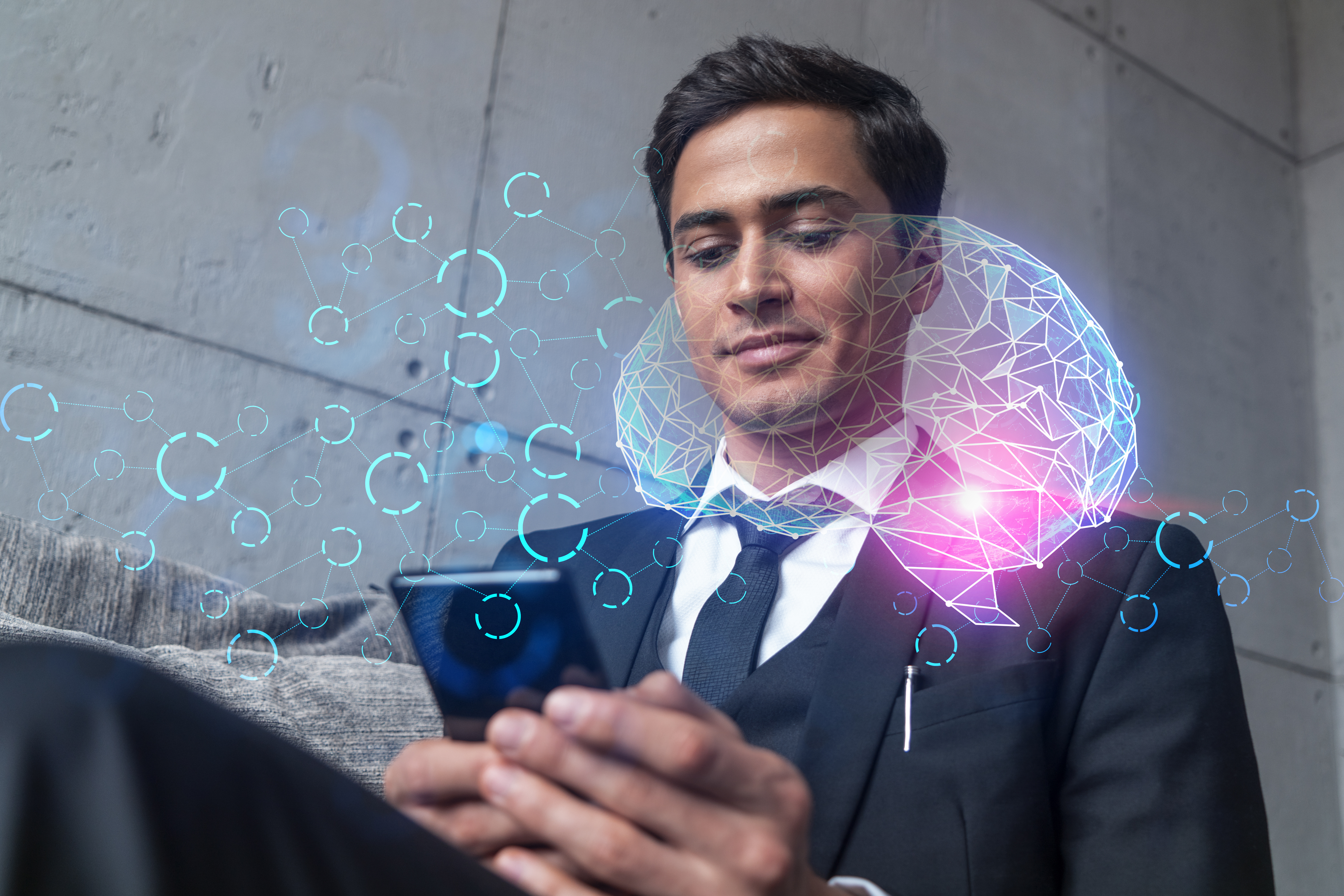 Hombre usando mert para optimizar su funcionamiento cerebral