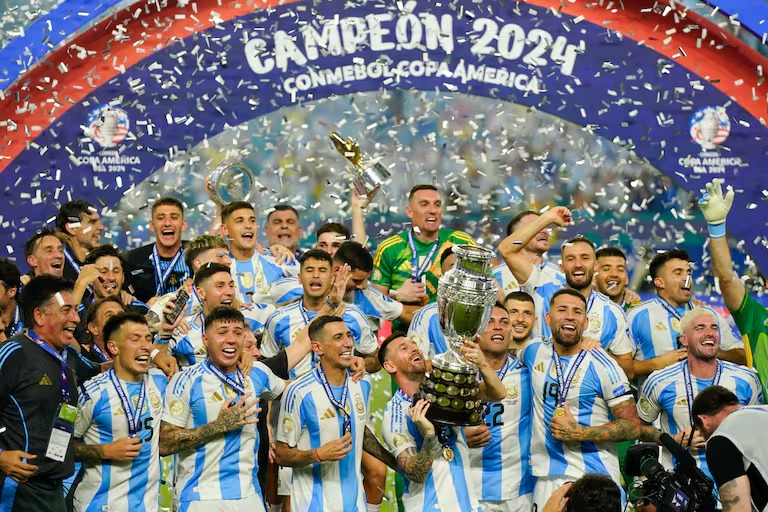 noticiaspuertosantacruz.com.ar - Imagen extraida de: https://flipr.com.ar/buenos-aires/general-pueyrredon/miradorvirtual/argentina-vencio-a-colombia-y-es-el-bicampeon-de-la-copa-america/
