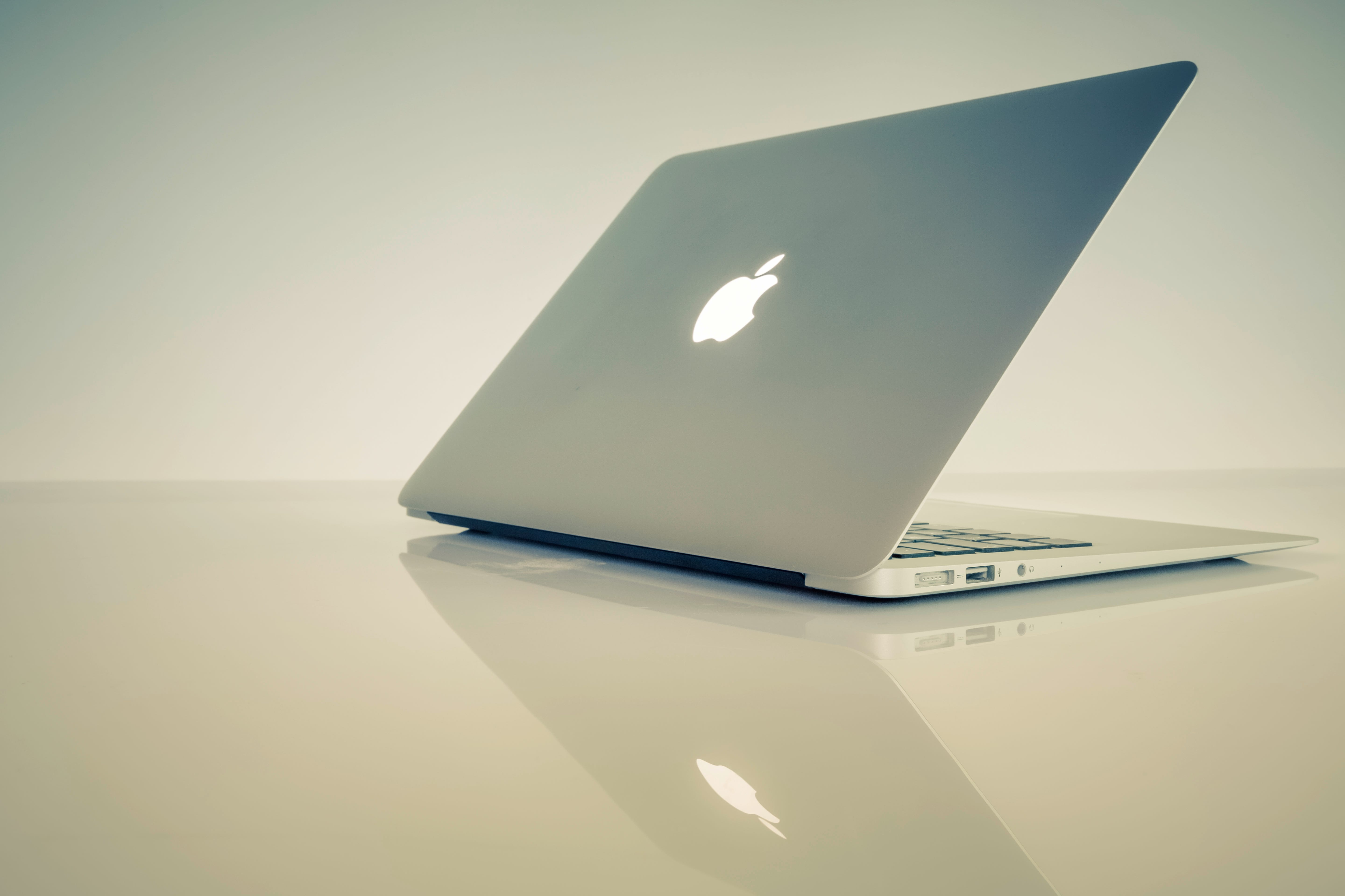 I Miss The Lighted Apple Logo Turn Off The Magic Replace It With By Alex Rowe Medium