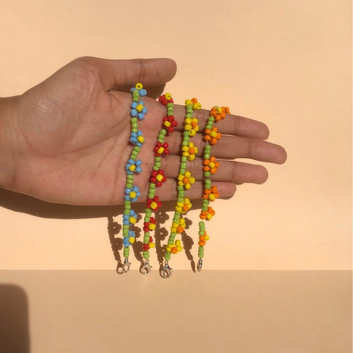 Keindahan Produk Berbahan Manik-Manik | by Pryastuti Handhayani | Moselo