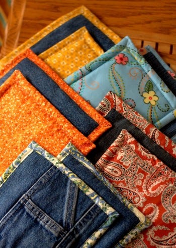 Punya Jeans Bekas? Jangan Dibuang Coba di Daur Ulang | by ProgressTech |  Medium