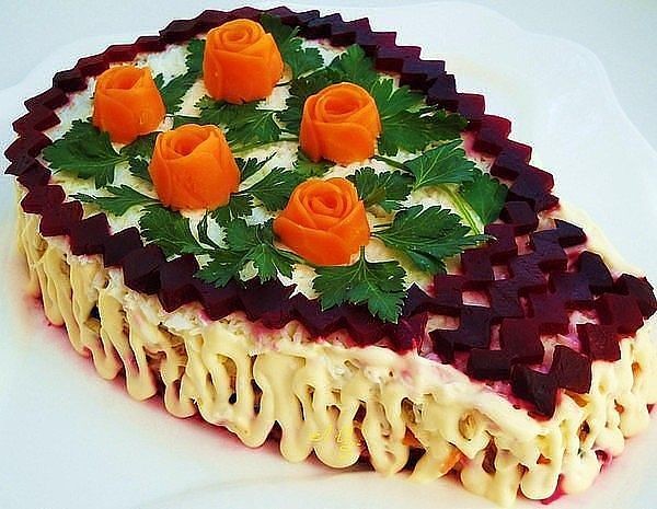 Салат из свежего буряка и моркови