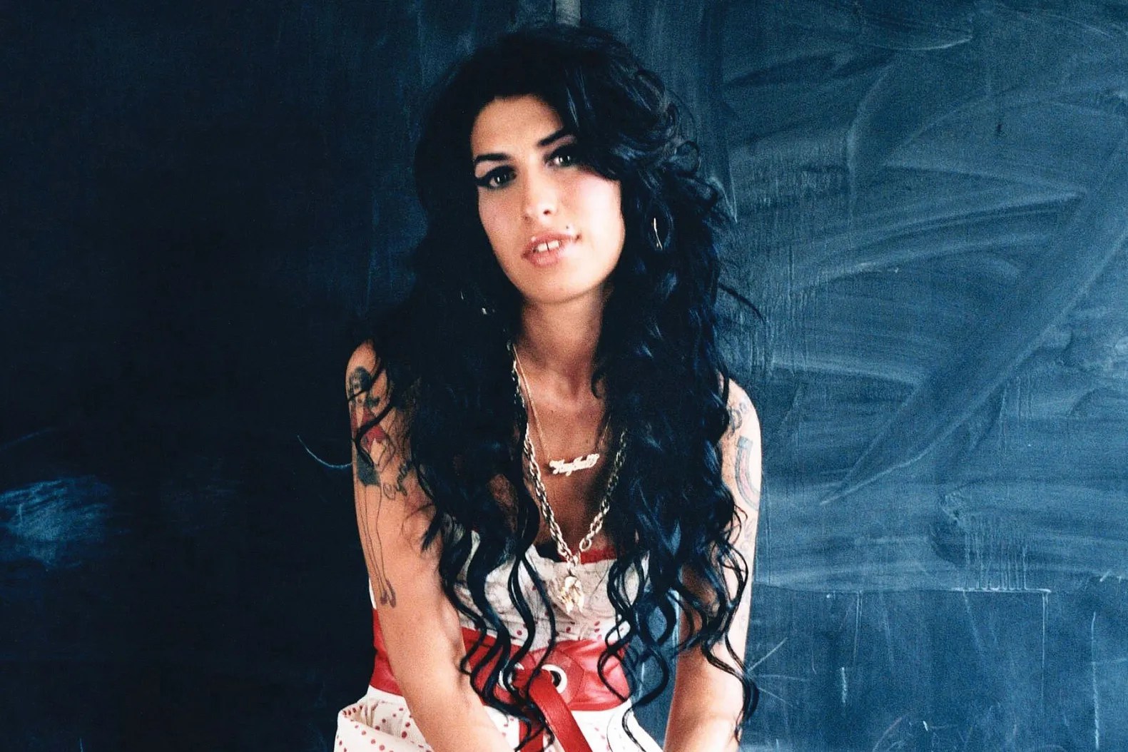 إيمي واينهاوس: أسطورة السول التي غيّرت الموسيقى الحديثة -(Amy Winehouse)