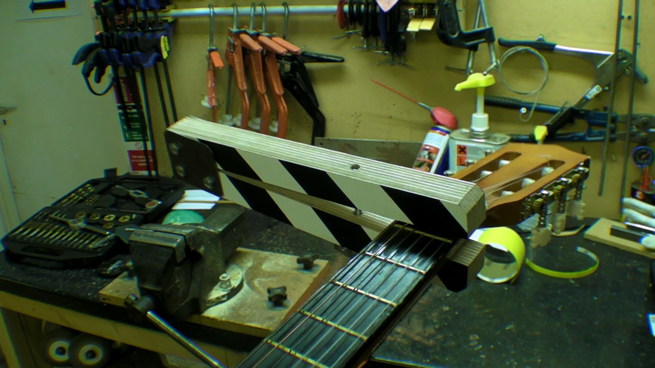 Clapperboard Guitar Cappo