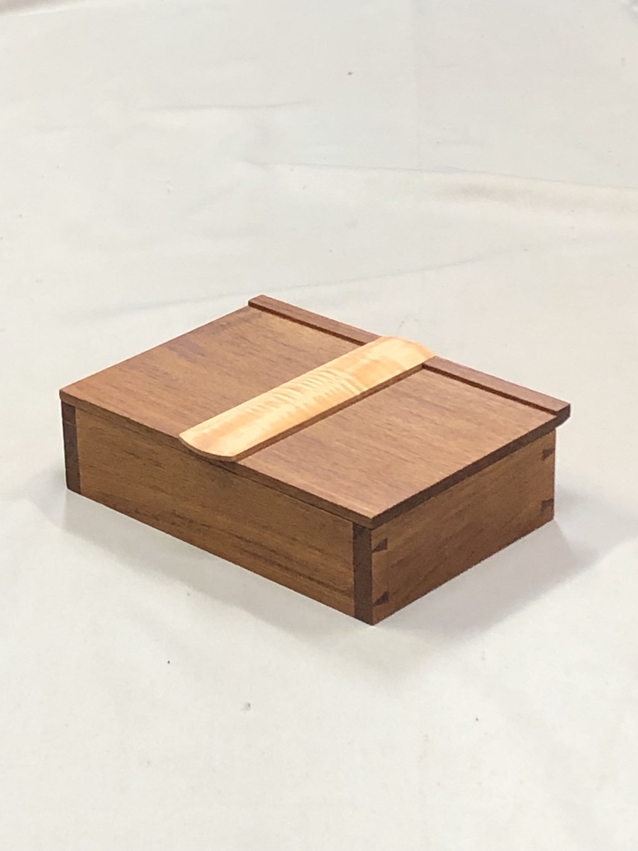 チークの小箱外観2