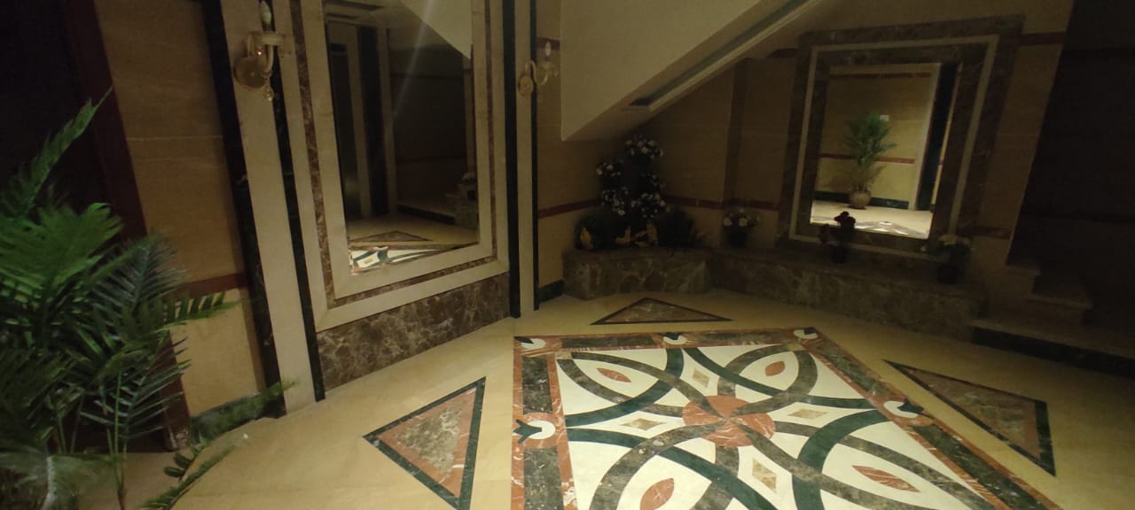 للبيع شقة صف أول علي البحر - كامب شيزار 3 WhatsApp Image 2021 03 26 at 21.01.23 2