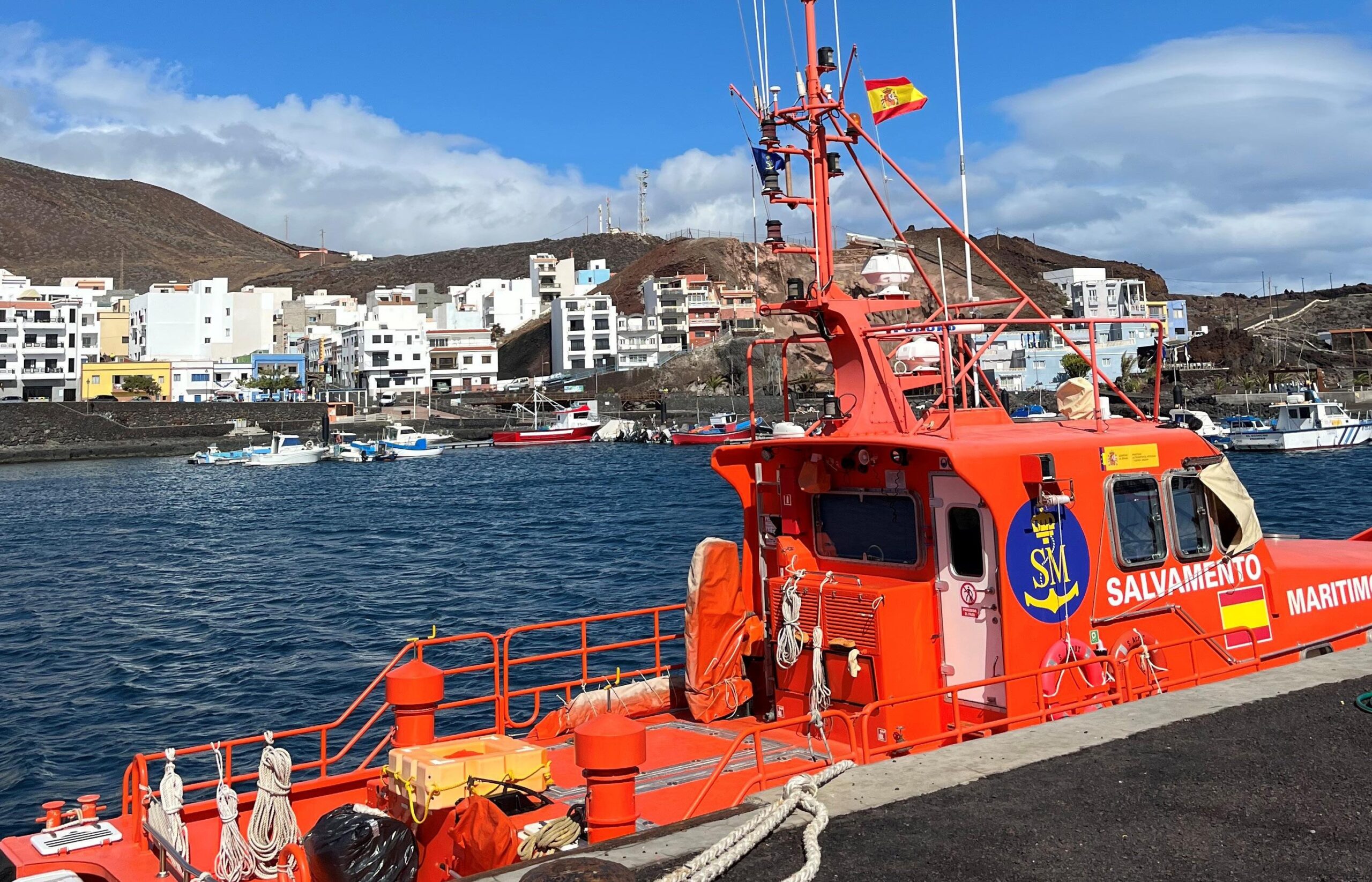 Mixed movement dynamics toward Spain