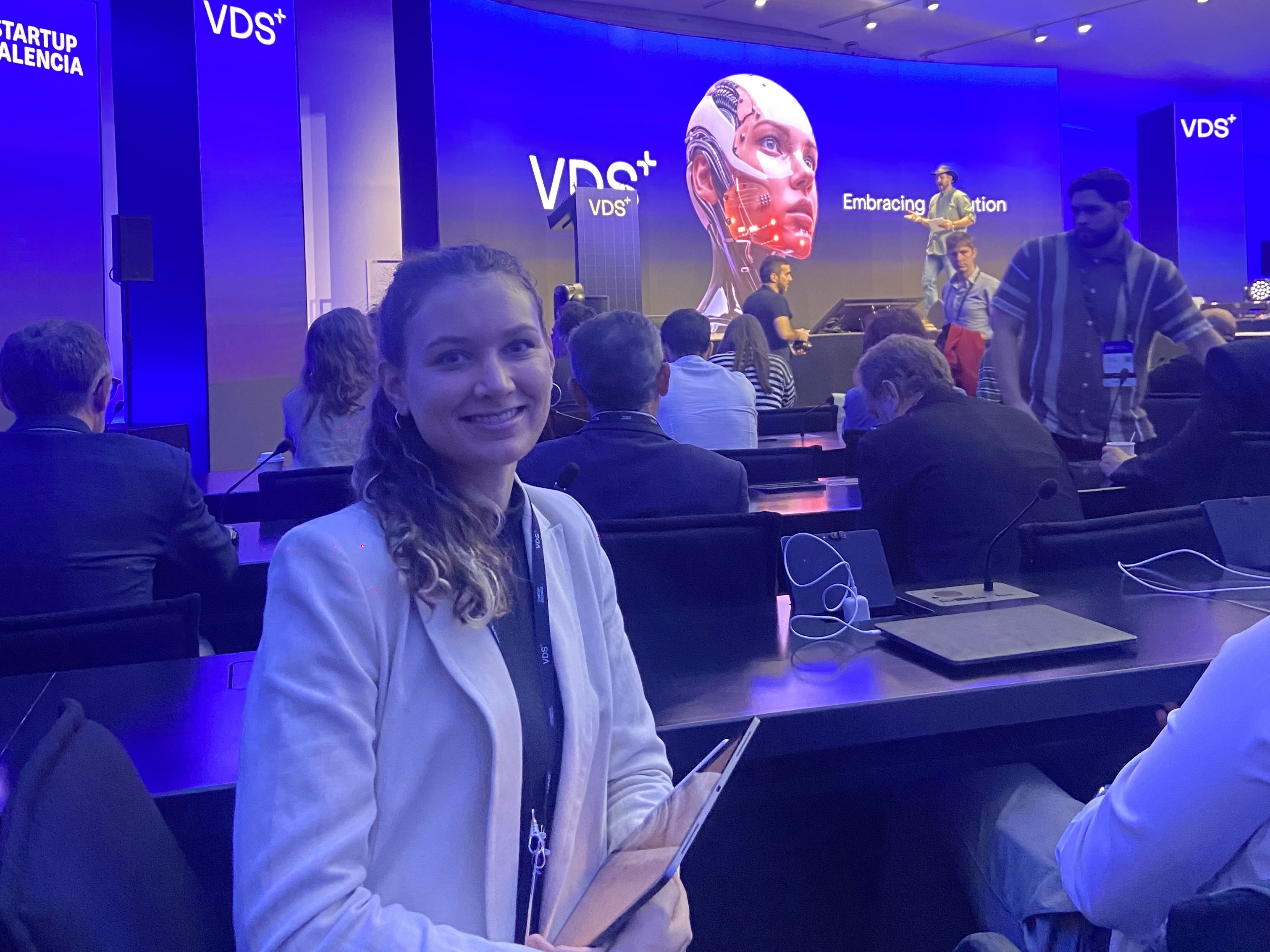 Maud from MJP digital visibility attending VDS conference to get in touch with network