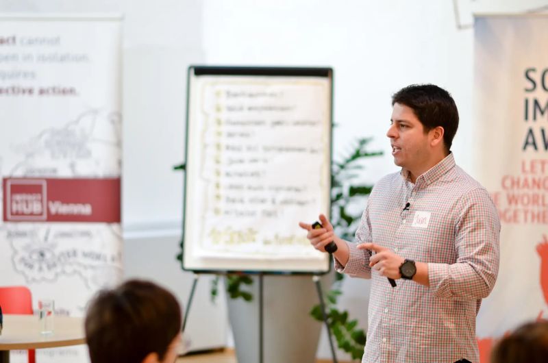 Pitch Training For Founders Accelerators - Geometric Illustrations - Gorgeous Retina Collection