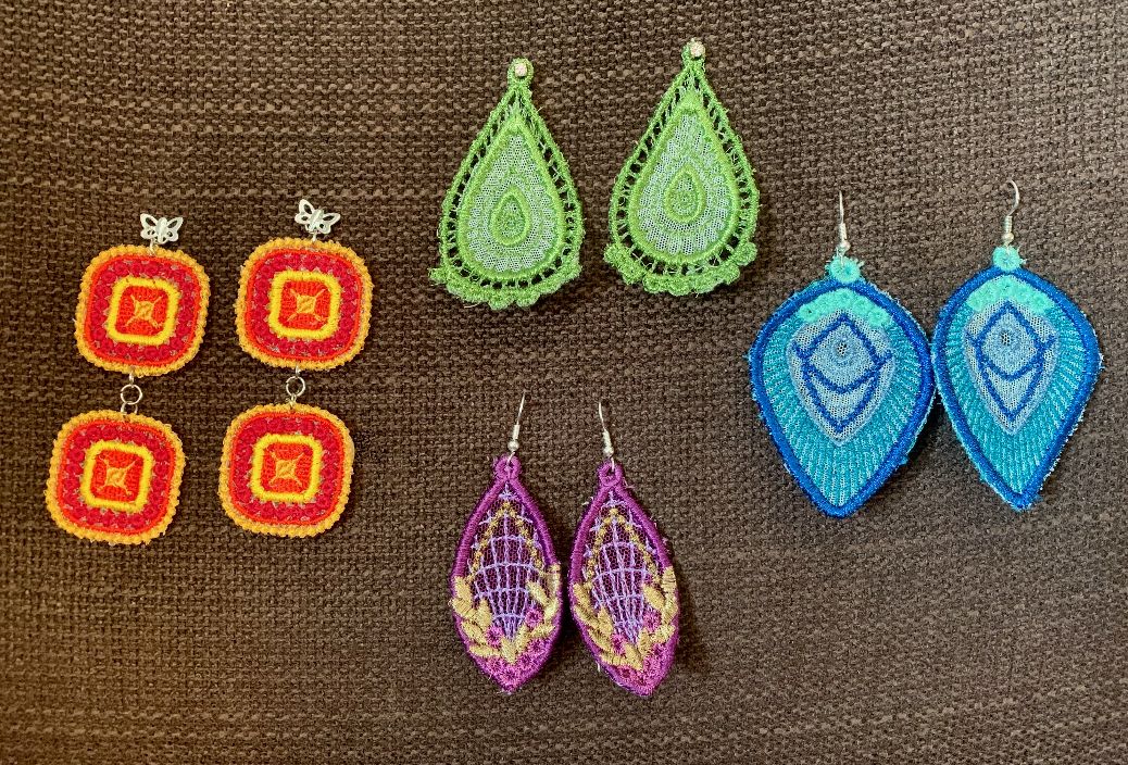 Des boucles d&rsquo;oreilles brodées