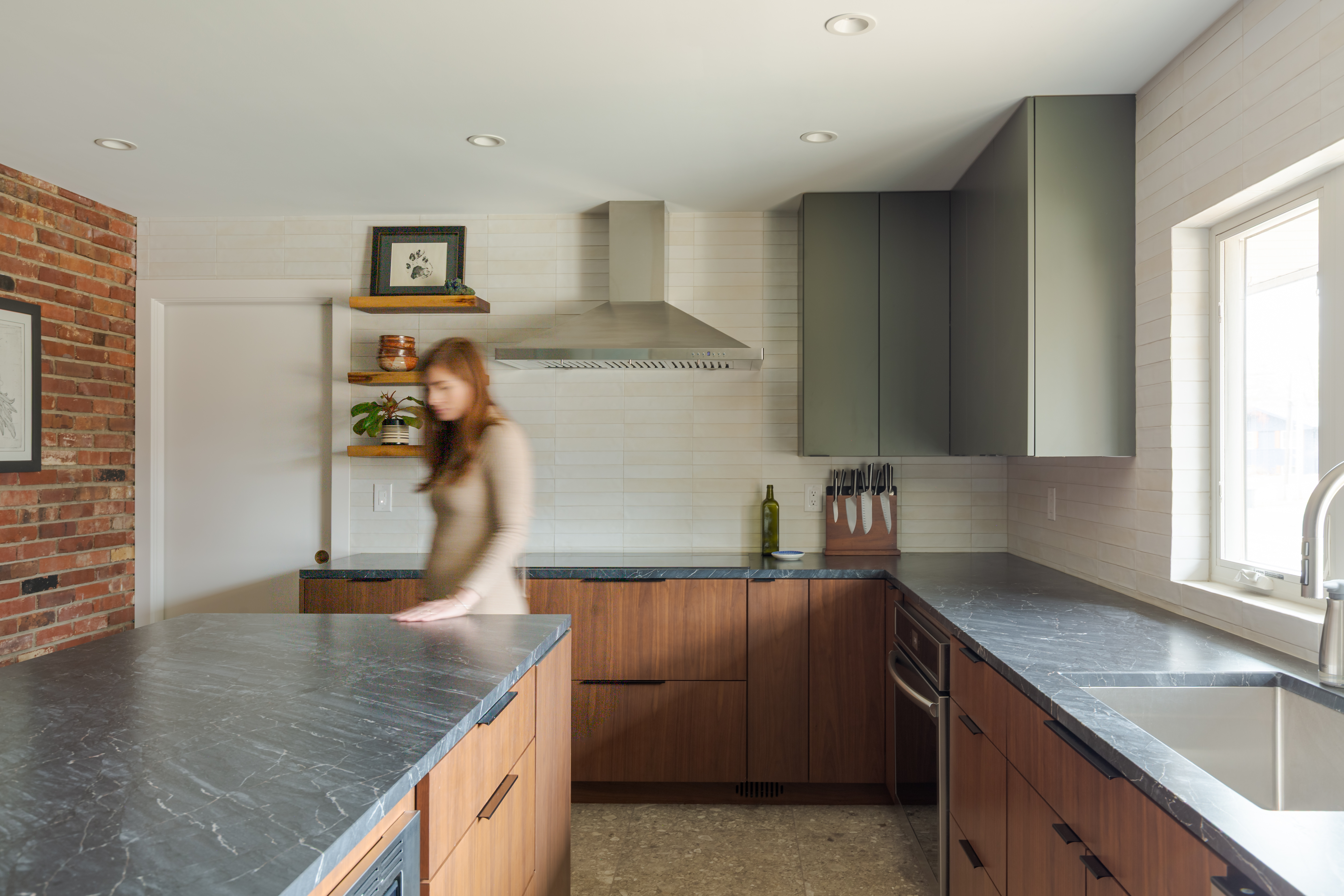 modern kitchen stainless range hood