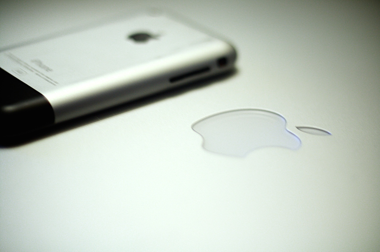 iPhone 6のAppleロゴは傷つきにくい“特別な素材”にーNFC用でも、光るわけでもない様子