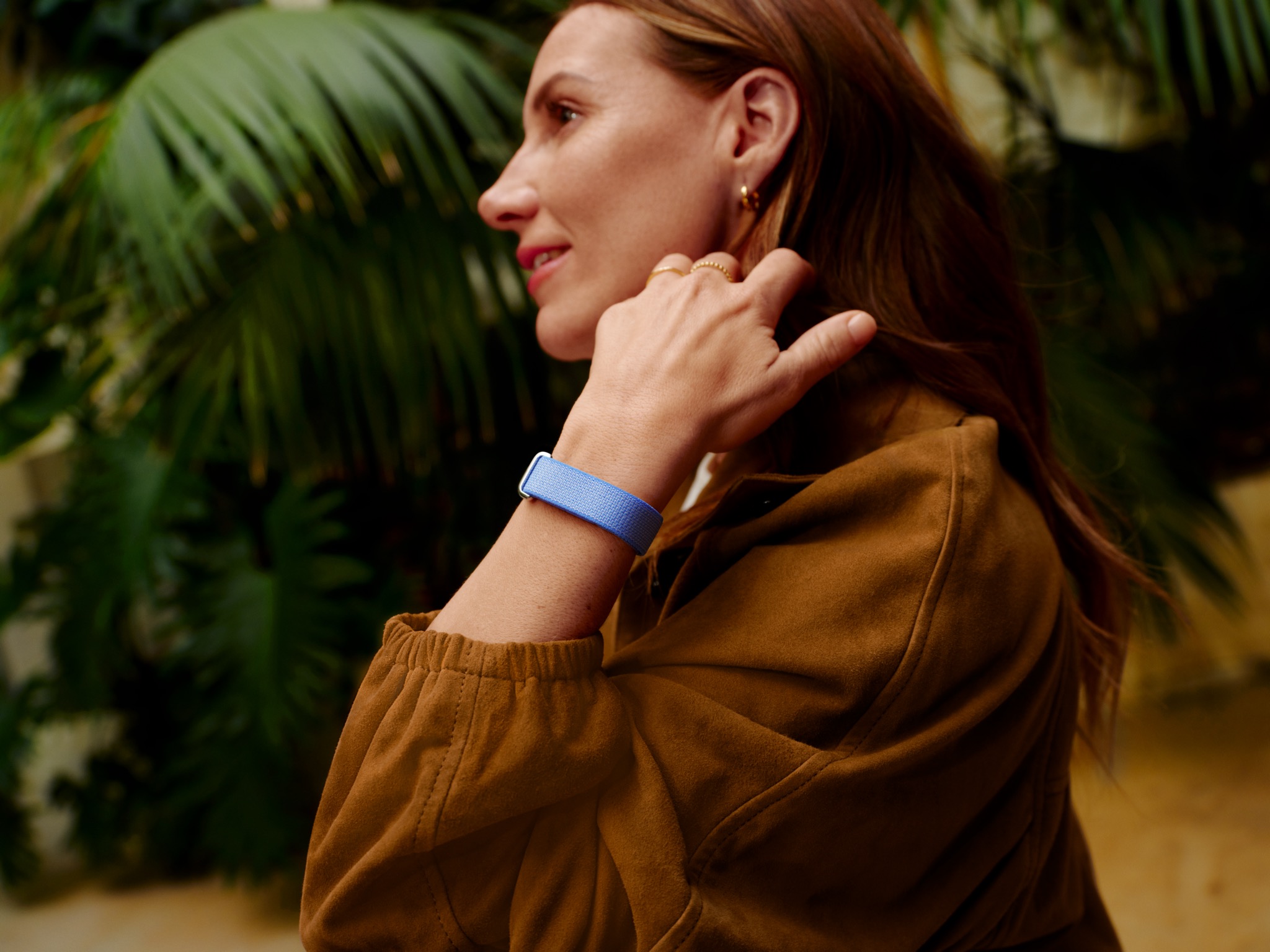 割り切った画面なしトラッカー「Google Fitbit Air」発売。電池持ち最大1週間、価格は16,800円