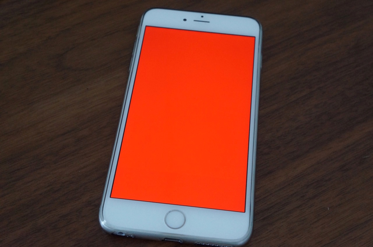 iPhone 6 Plusに訪れた突然の「真っ赤な画面」――対処方法を解説します