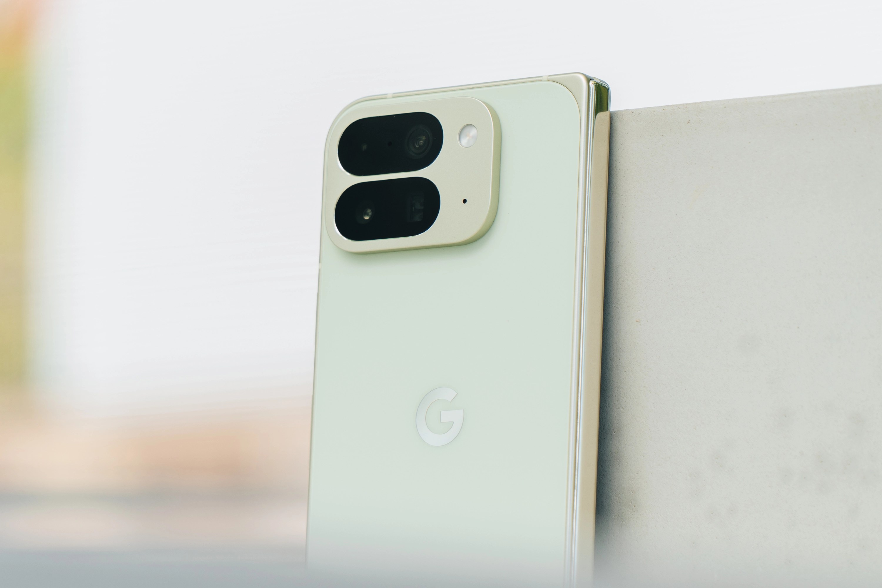 Pixel 11 Pro Foldの新色「Pine」が流出か。ヒンジの出っ張り減少、Pixel Glowの手がかりも