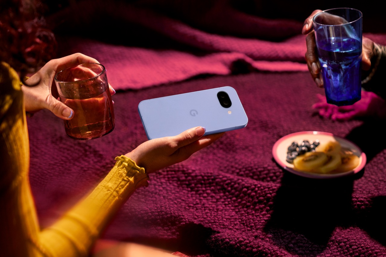 Pixel 9a、カメラバー廃止の理由が明らかに。iPhoneのような形状も検討していた