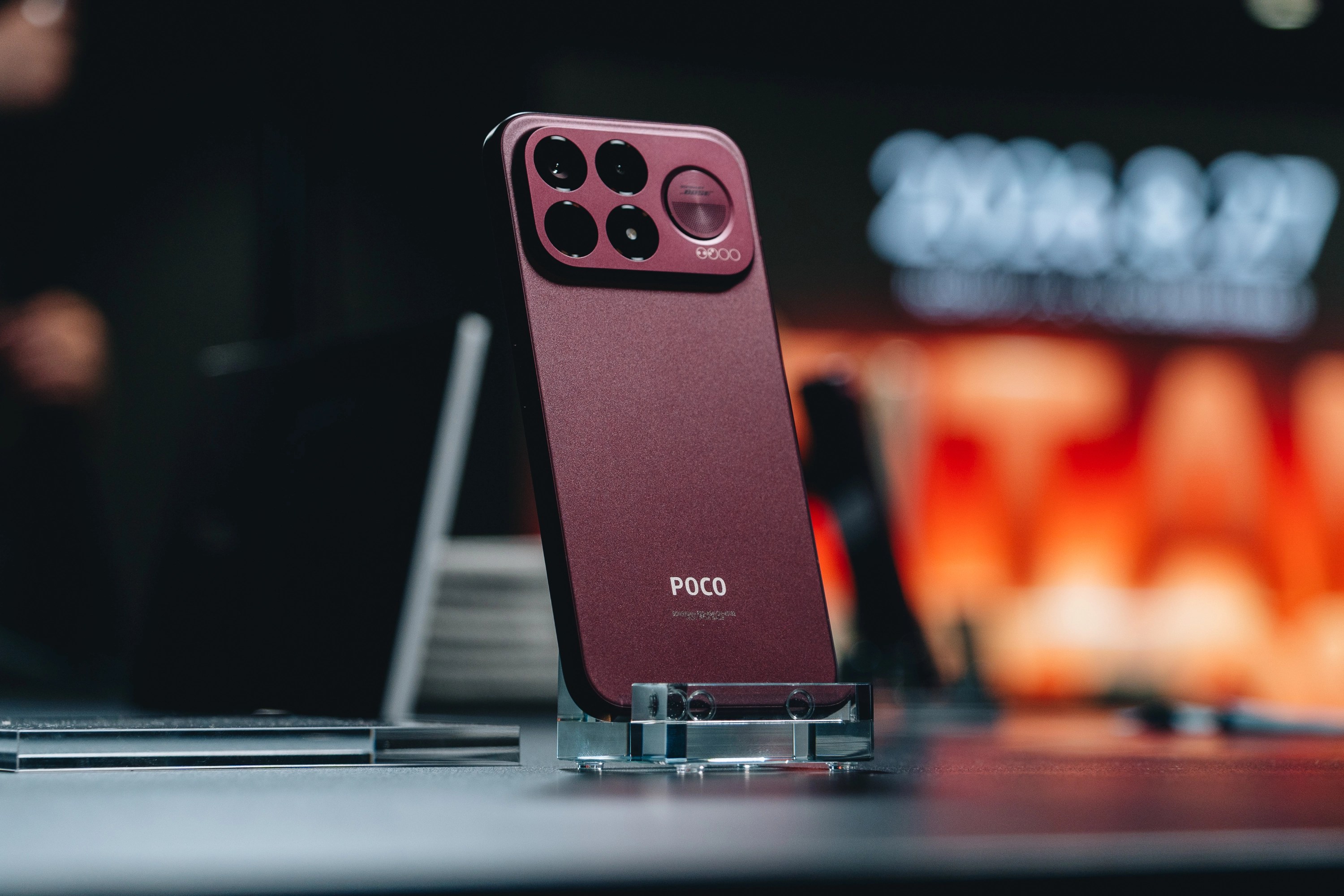 全部盛り「POCO F9 Ultra」発売。日本初サブウーファー搭載、秋葉原でラーメントッピング“POCO盛”を無料提供